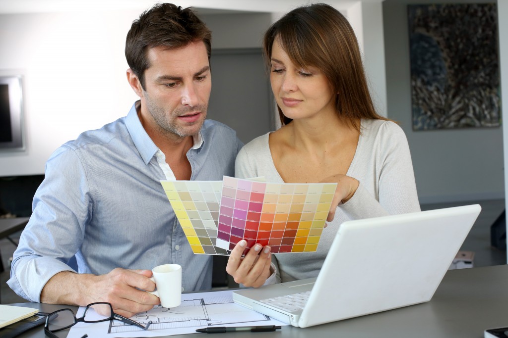 couple choosing a color for the home